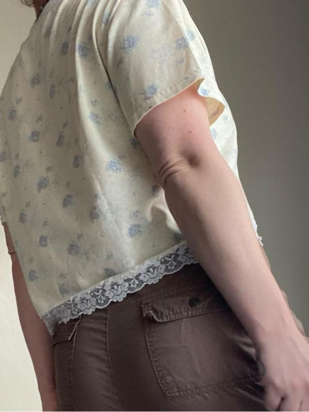 Vintage pale yellow boxy floral tee - Picture 8 of 10